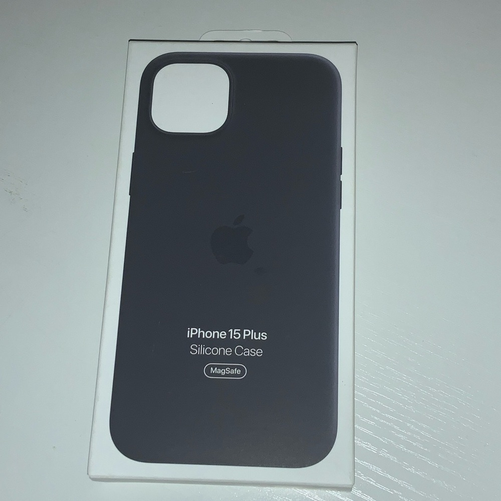 Apple iPhone 15 Plus MagSafe Silicone Cover - Black